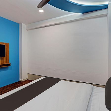Collection O Hotel Swarg Surate Extérieur photo