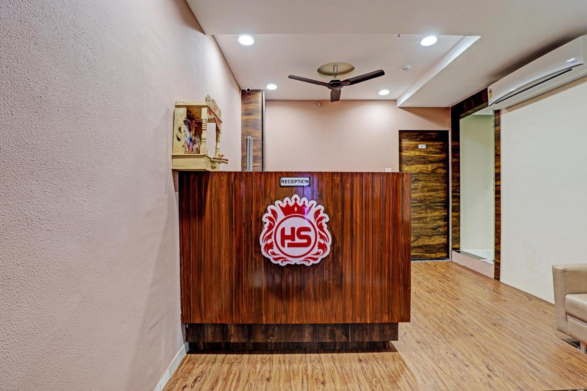 Collection O Hotel Swarg Surate Extérieur photo