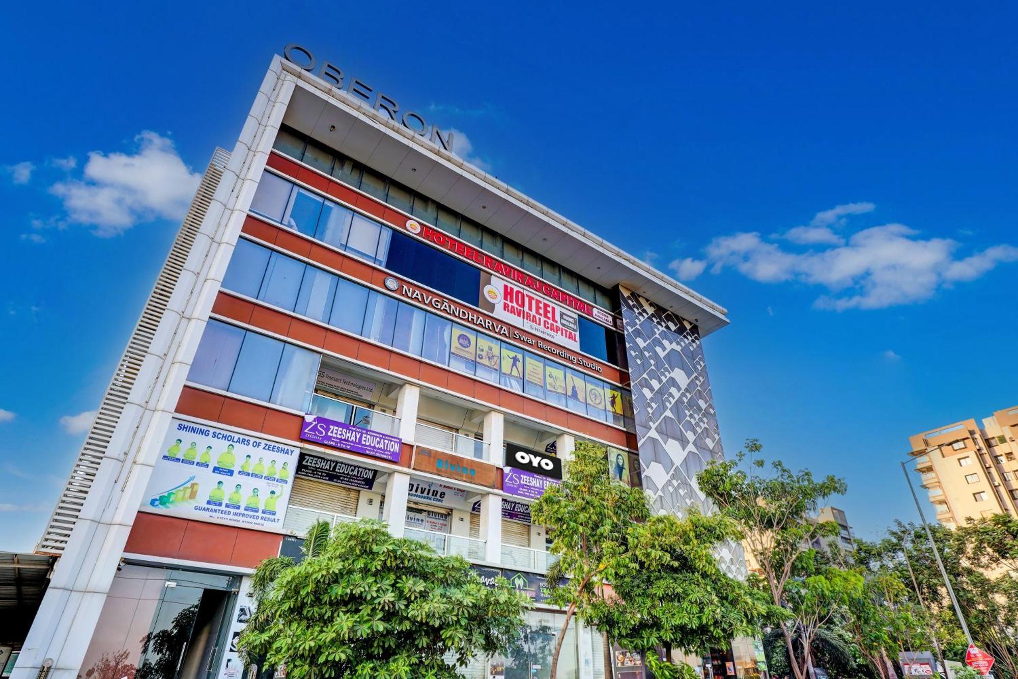 Collection O Hotel Swarg Surate Extérieur photo