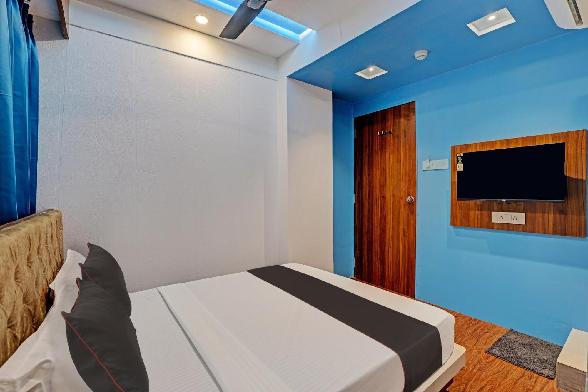 Collection O Hotel Swarg Surate Extérieur photo