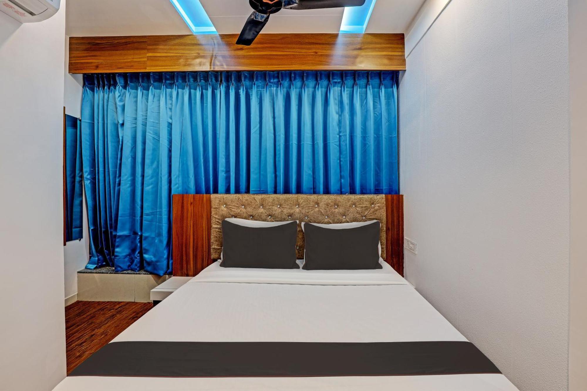 Collection O Hotel Swarg Surate Extérieur photo