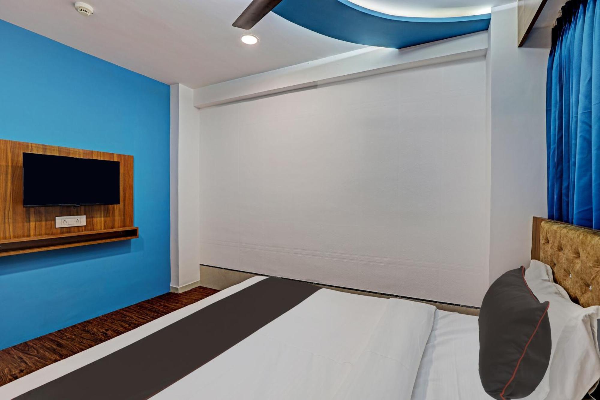 Collection O Hotel Swarg Surate Extérieur photo